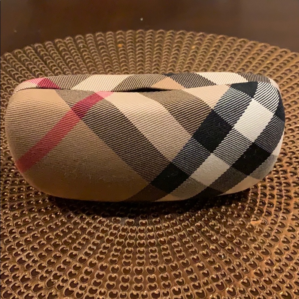 Burberry Sunglasses Case like new
